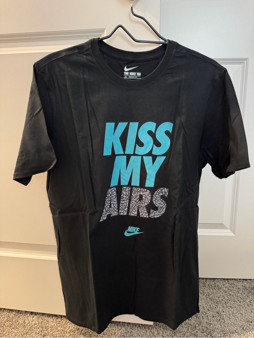 *NEW* NIKE x ATMOS Custom "Kiss My Airs" T-Shirt Size M New w/ Plastic Bag.